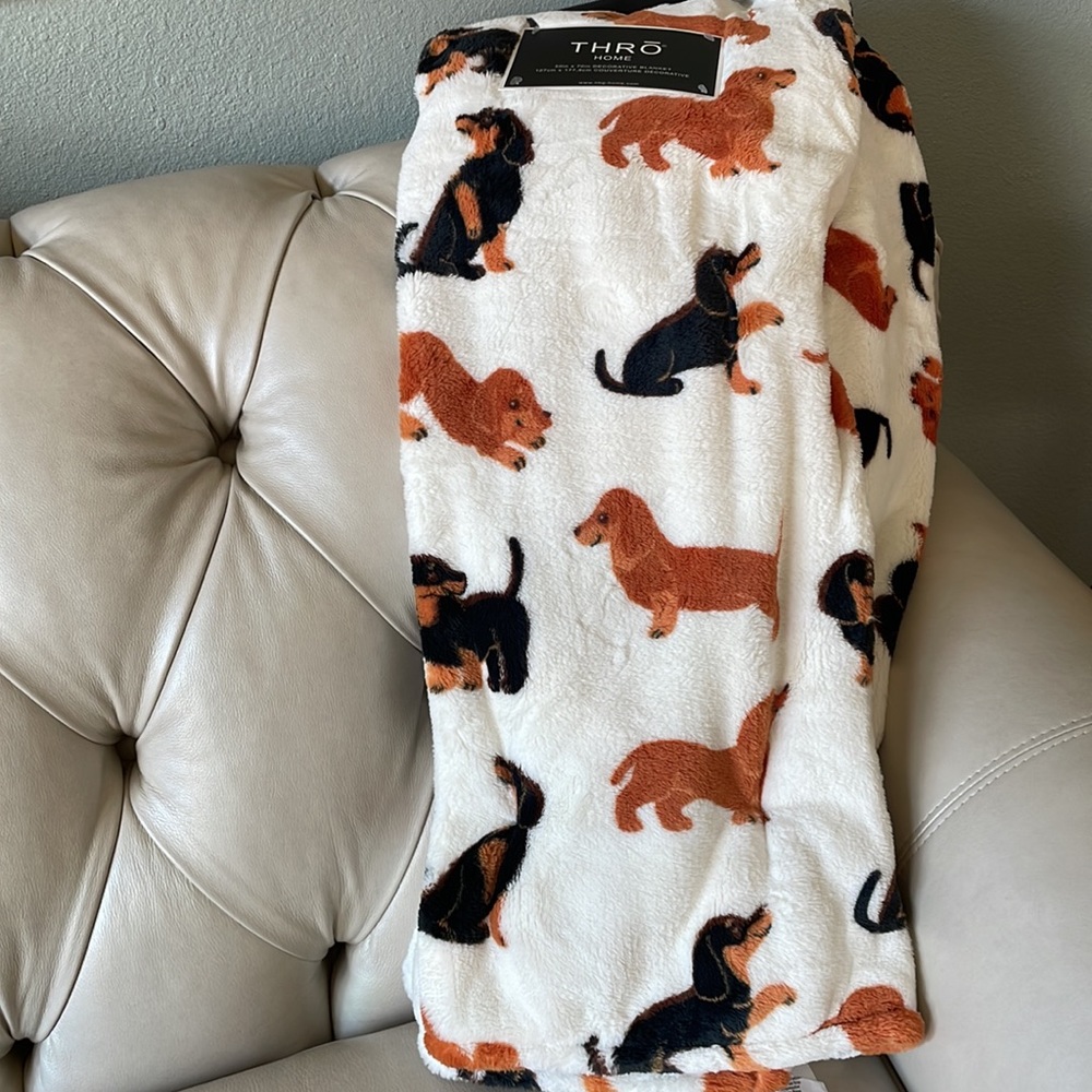 Dachshund themed throw blanket. - Picture 4 of 9